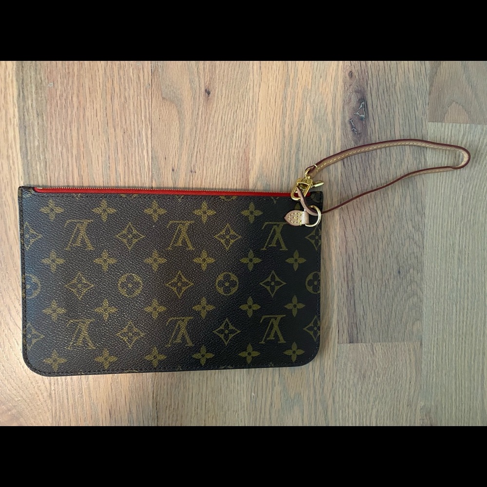 Louis Vuitton neverfull pouch